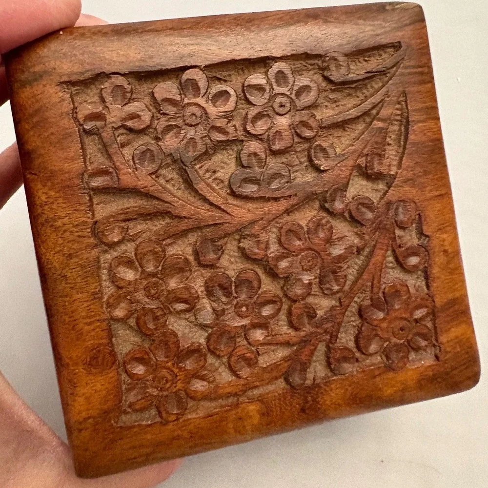 Vintage Disneyland Wooden Trinket Box Floral Carving Keepsake Jewelry Organizer‎